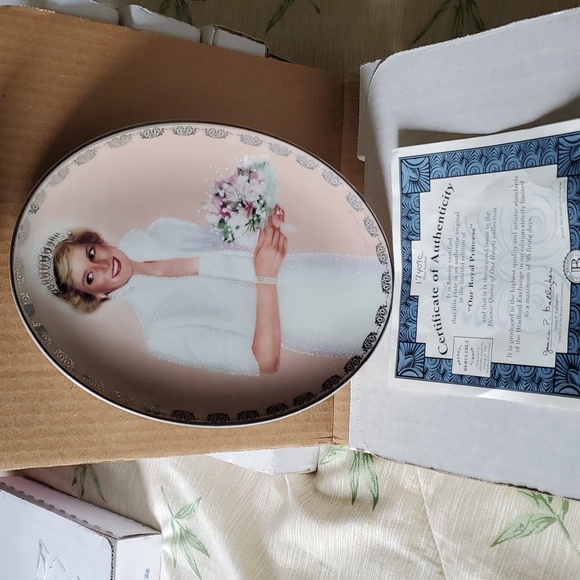 Bradford Exchange Diana: Queen of our Hearts collection. - Picture 4 of 4